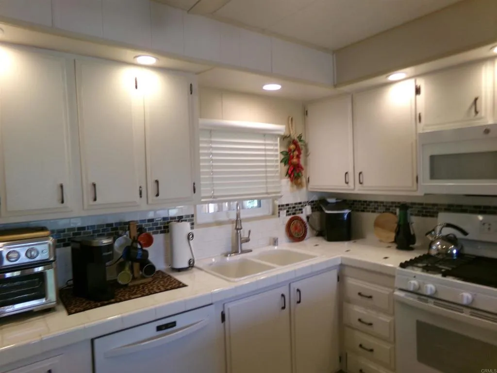 https://cdn.realtyfeed.com/cdn/127/307070406/618d2cdee55022280345ea27da98b5fa.webp