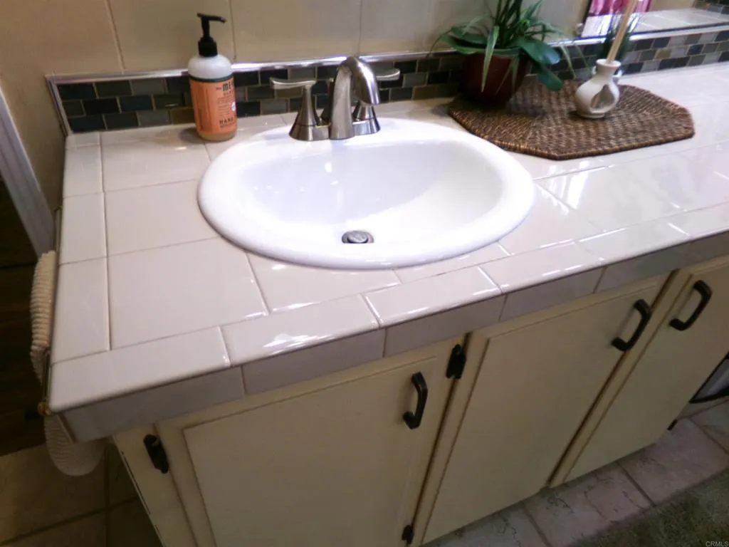 https://cdn.realtyfeed.com/cdn/127/307070406/b7986d117d83e228c6ce57d117ed43a4.webp