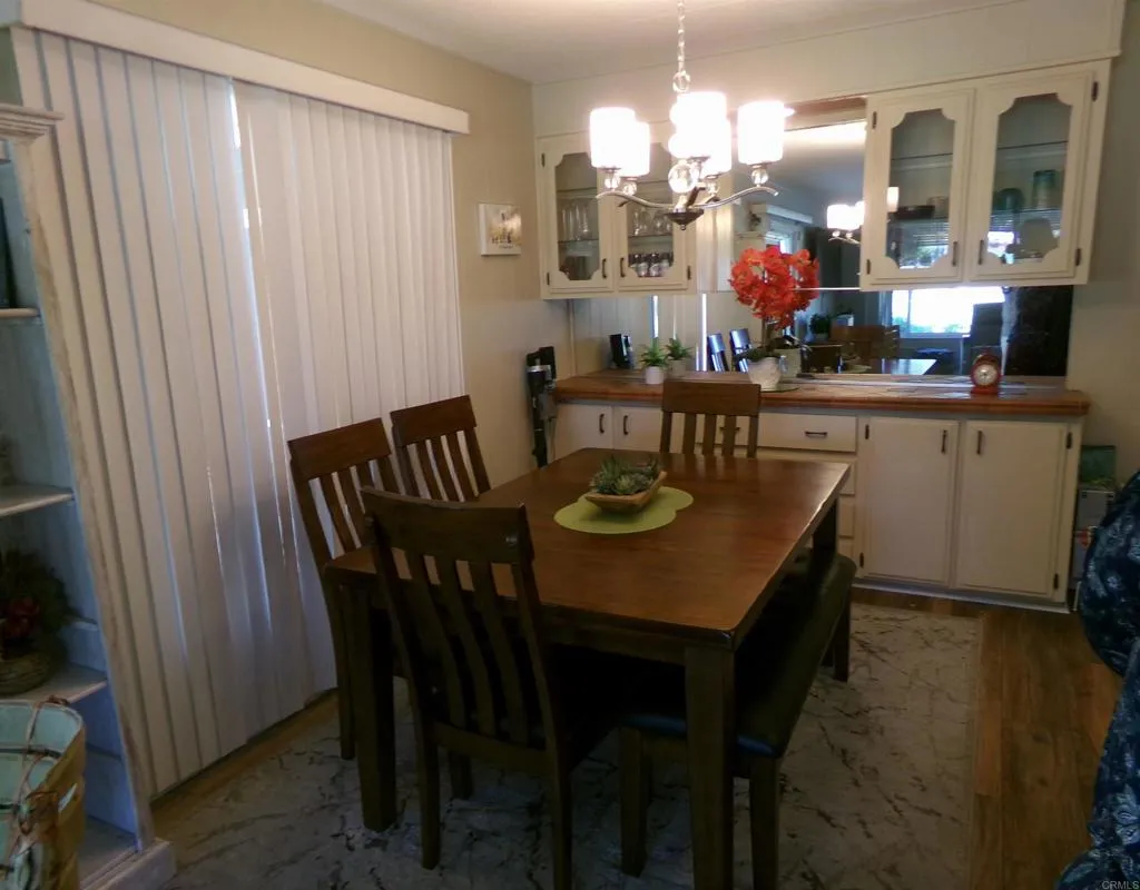 https://cdn.realtyfeed.com/cdn/127/307070406/c5d5e495b6d5312291c5bc8f28f9d905.webp