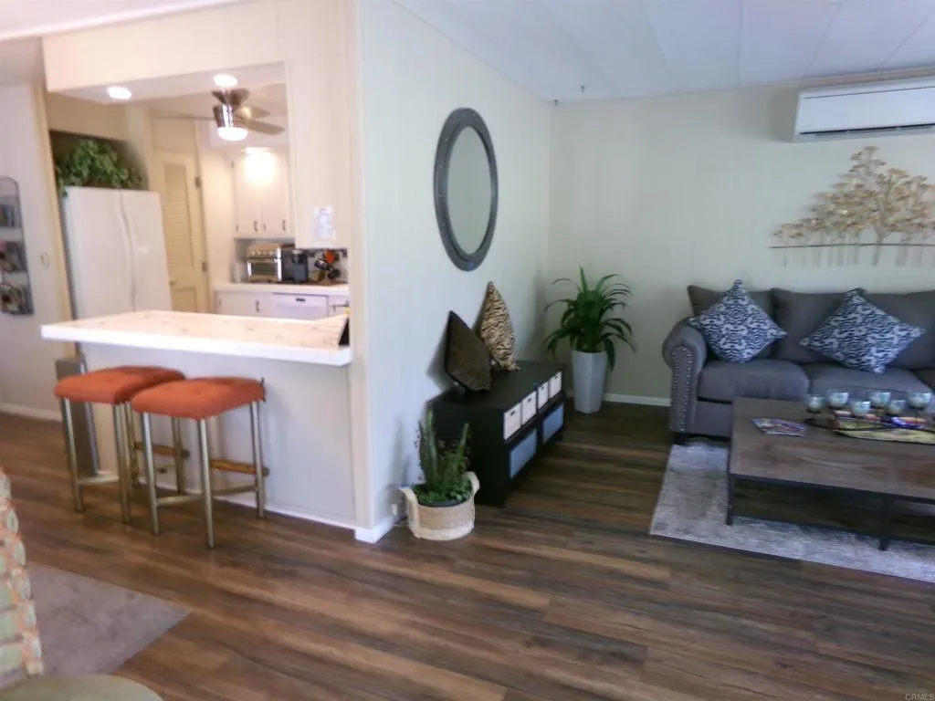 https://cdn.realtyfeed.com/cdn/127/307070406/fb99256210df79e83534a118f7ee4d6c.webp
