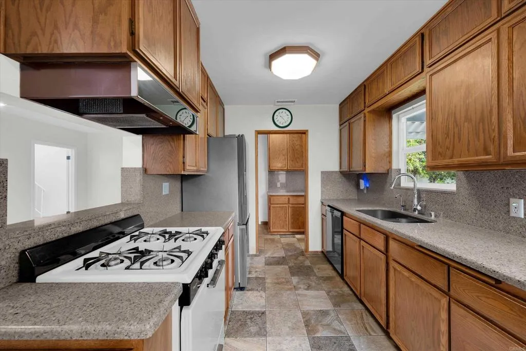 https://cdn.realtyfeed.com/cdn/127/307070567/8a5322290bd022039c084785c24ae540.webp