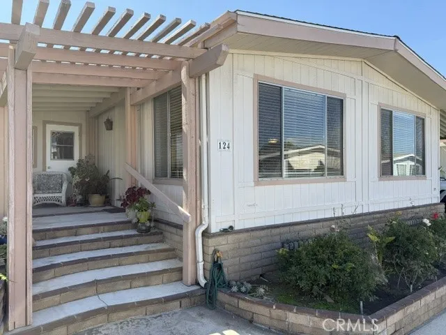 5200 Irvine Boulevard 124