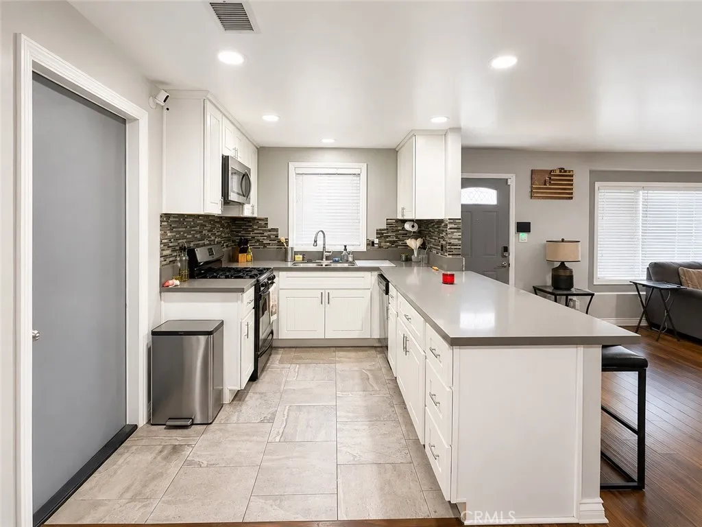 https://cdn.realtyfeed.com/cdn/127/307070672/f0570a6dea543255f58b48faa46394a9.webp