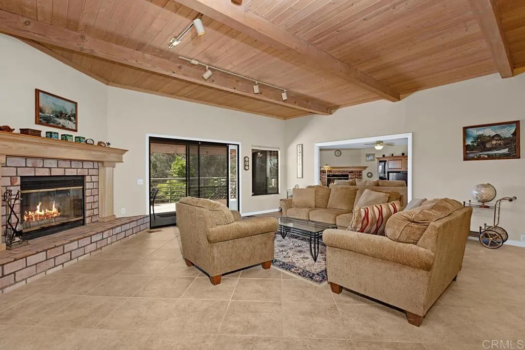 https://cdn.realtyfeed.com/cdn/127/307070851/155992f77bbf9c3ad9af80bc6a2c1903.webp