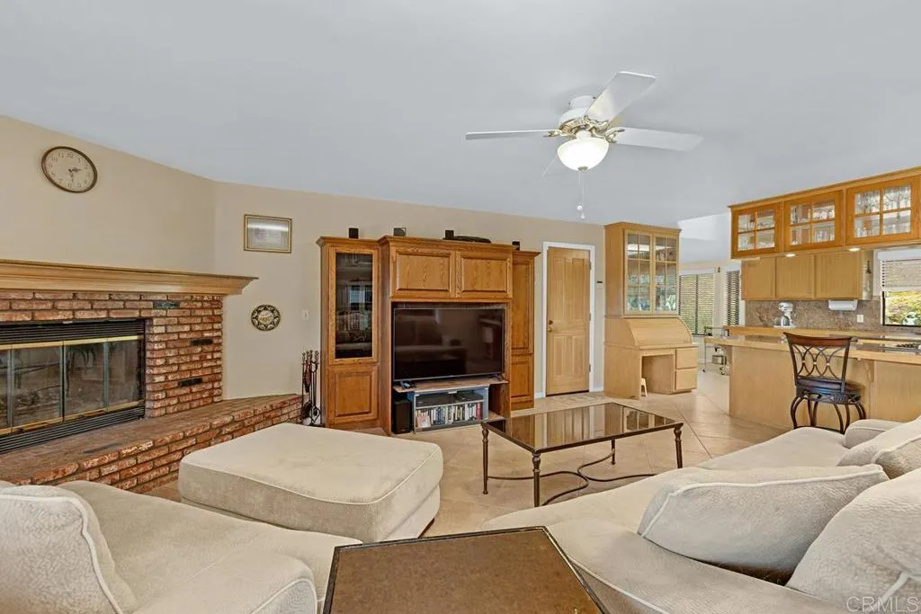 https://cdn.realtyfeed.com/cdn/127/307070851/40918607cd248d69d4ba4fb29882fc72.webp
