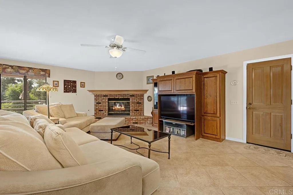 https://cdn.realtyfeed.com/cdn/127/307070851/5fef2ad8d22521bd2907d381358e7f82.webp