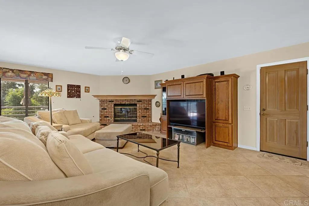 https://cdn.realtyfeed.com/cdn/127/307070851/878b389fc336815277c26662cc240615.webp