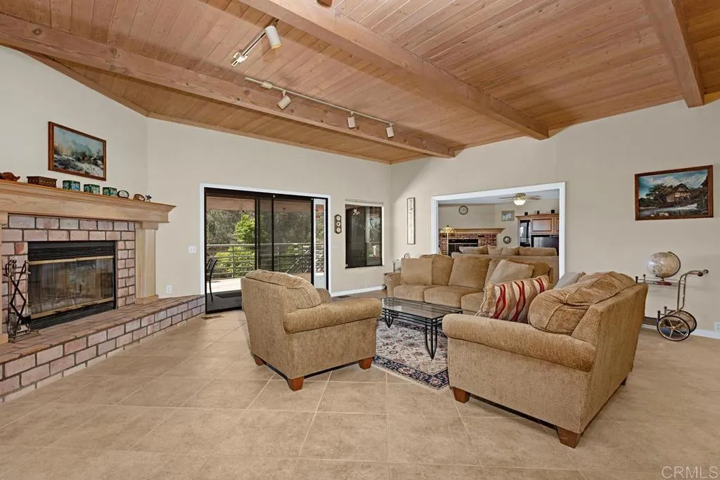 https://cdn.realtyfeed.com/cdn/127/307070851/e9b031ef403e2470722f9d4f1d57b56e.webp