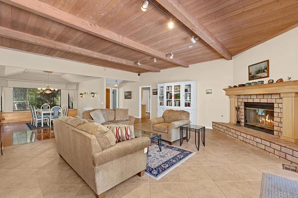 https://cdn.realtyfeed.com/cdn/127/307070851/ef2d4fab8d6e8e8eb0041060df330a07.webp