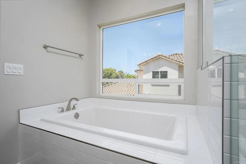 https://cdn.realtyfeed.com/cdn/127/307070855/11ecdaf25ab790ab51e12b55a3ae3f14.webp