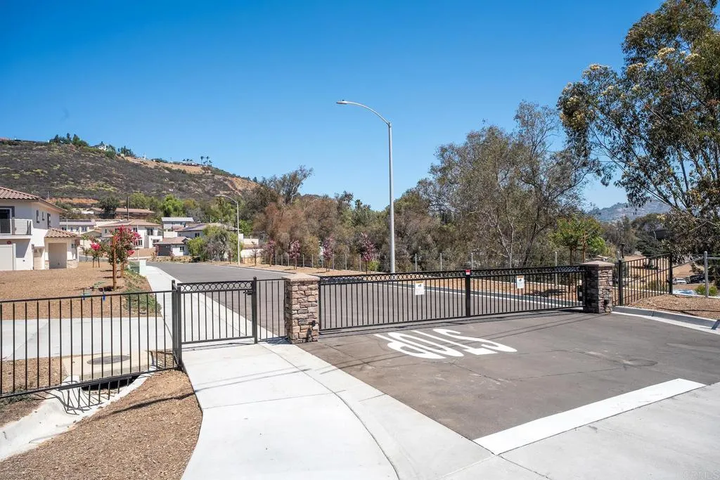 https://cdn.realtyfeed.com/cdn/127/307070855/9c9ce3e84f5da0f30fb273c6245e0f2d.webp