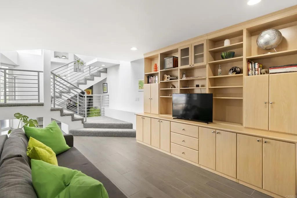 https://cdn.realtyfeed.com/cdn/127/307070891/0237e373d03e85a1d006eacf75973d93.webp