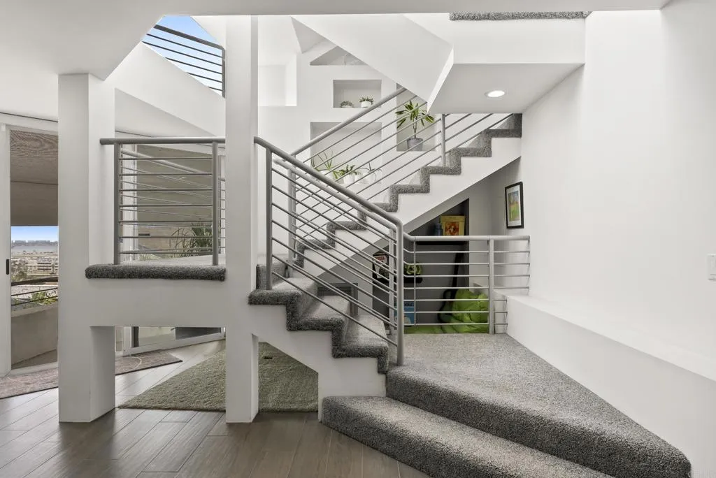 https://cdn.realtyfeed.com/cdn/127/307070891/198f1f9bc5d26e03d8f9287c5f953bc8.webp