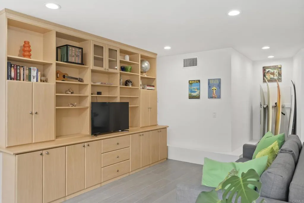 https://cdn.realtyfeed.com/cdn/127/307070891/46de6bd889bb96f7e9366d3f053af32f.webp