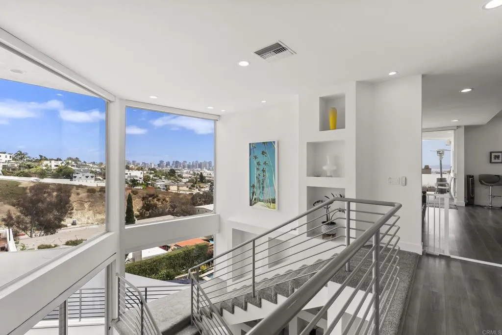 https://cdn.realtyfeed.com/cdn/127/307070891/de3d7783fe0bf104f4d83bc0239e57b1.webp