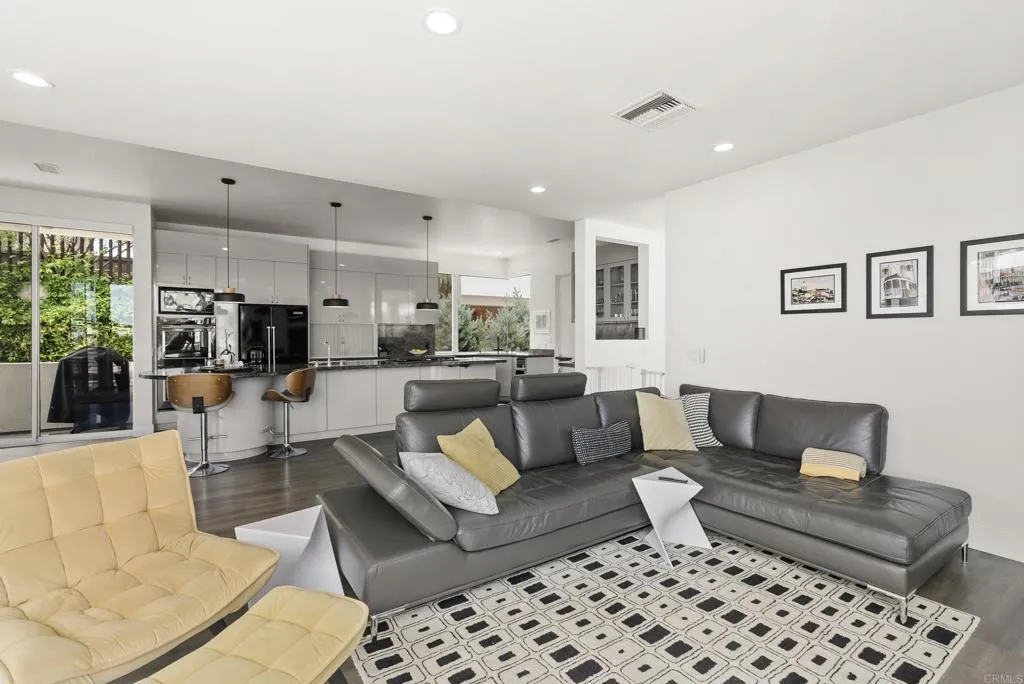 https://cdn.realtyfeed.com/cdn/127/307070891/ea3b41d1ad364b1bd3edc23122f7b7e4.webp