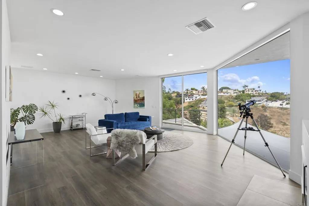 https://cdn.realtyfeed.com/cdn/127/307070891/eb5008f0f589156beb7d5194d6bee913.webp