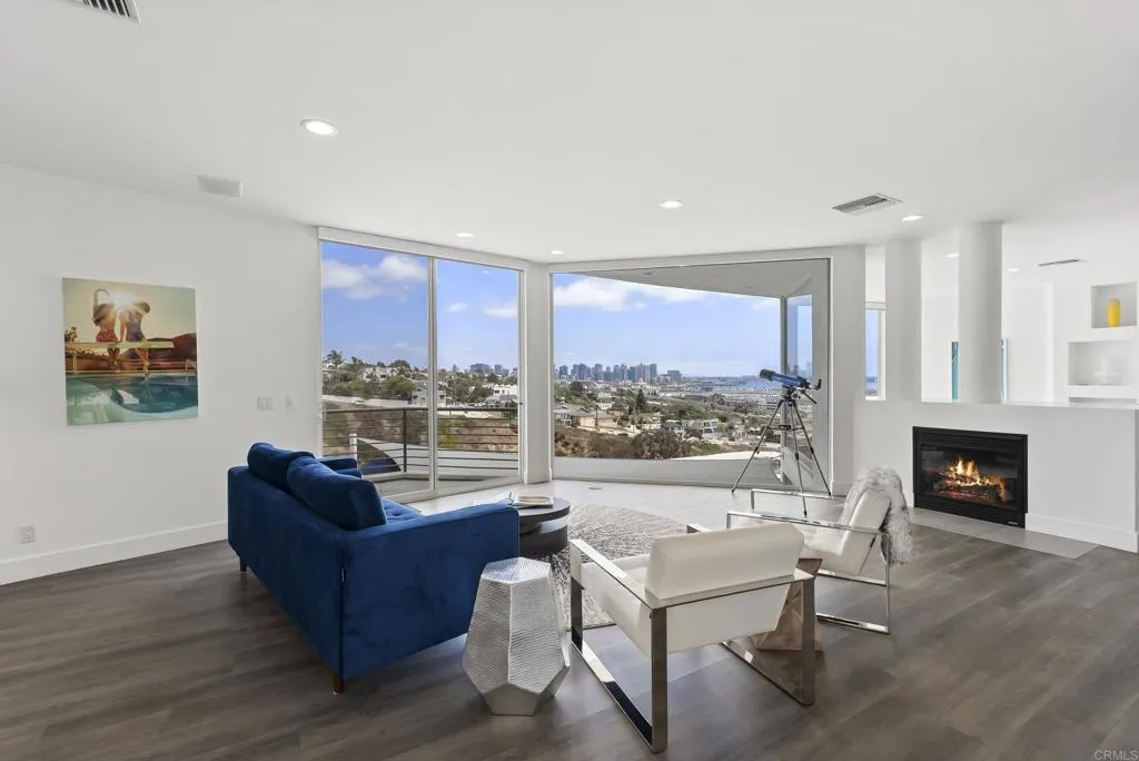 https://cdn.realtyfeed.com/cdn/127/307070891/fcd5f4d48360c1701384318d24d84cc6.webp