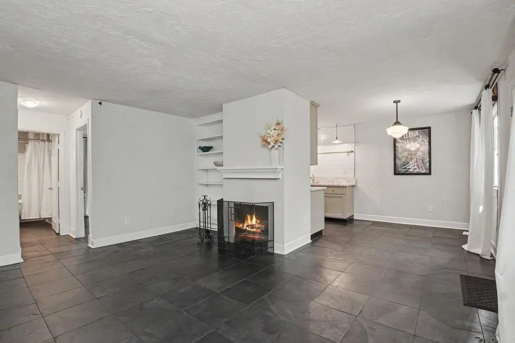 https://cdn.realtyfeed.com/cdn/127/307071042/e01b24f8506b0f7163c8162eb76c1c4d.webp