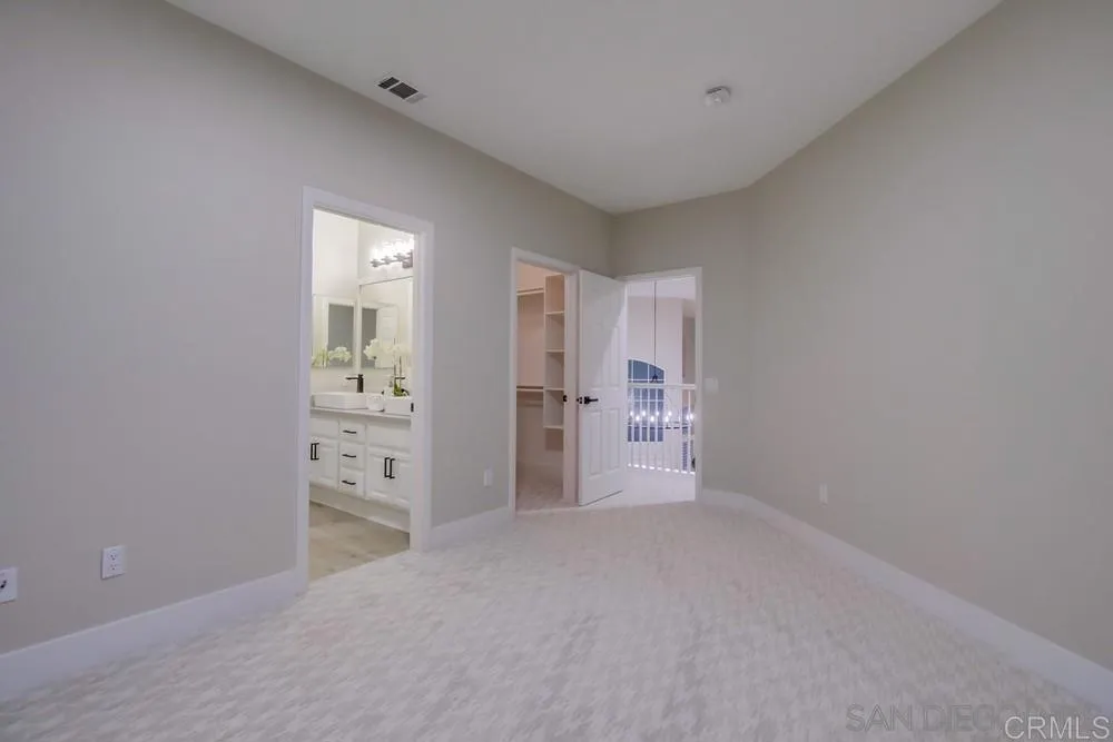 https://cdn.realtyfeed.com/cdn/127/307071119/933d53b4a27cd8b7c10c4aa2d0f05d7a.webp
