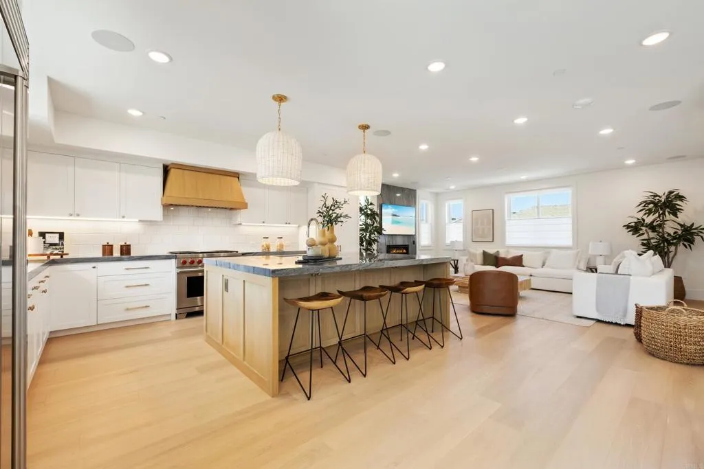 https://cdn.realtyfeed.com/cdn/127/307071318/28ee33c9b19bee3606648ac4ec38f7e8.webp
