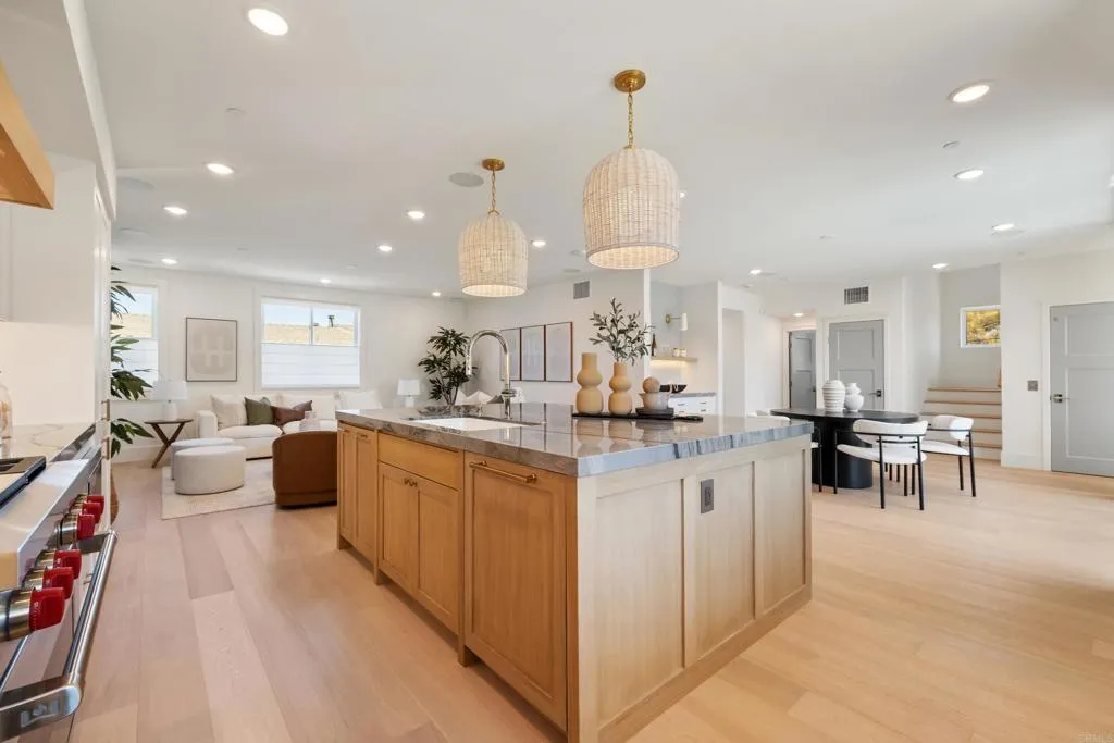 https://cdn.realtyfeed.com/cdn/127/307071318/5222bc209ed51563d3cde69775b6d466.webp