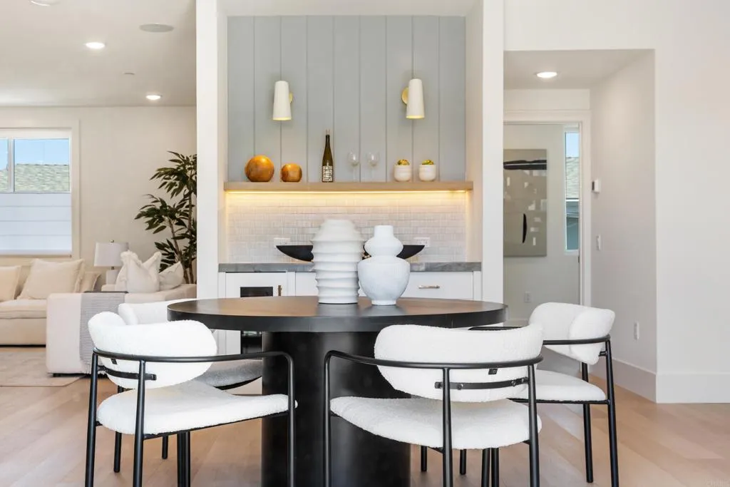 https://cdn.realtyfeed.com/cdn/127/307071318/8dffba3be1d15ea33ad9764673d799dd.webp