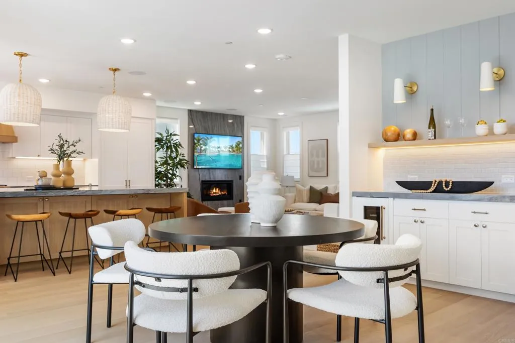 https://cdn.realtyfeed.com/cdn/127/307071318/efcb14cf9b547f6a6b7250fbea498d38.webp