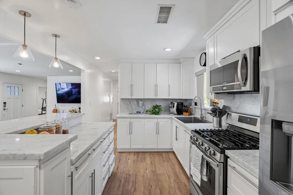 https://cdn.realtyfeed.com/cdn/127/307071391/0dc8aeac67e1f007823d902c4ef0070a.webp