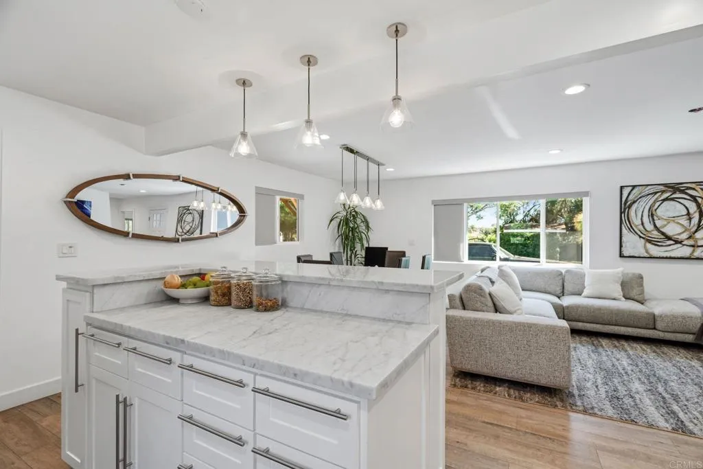 https://cdn.realtyfeed.com/cdn/127/307071391/1ea641f858723b3d79f299f1853bd934.webp