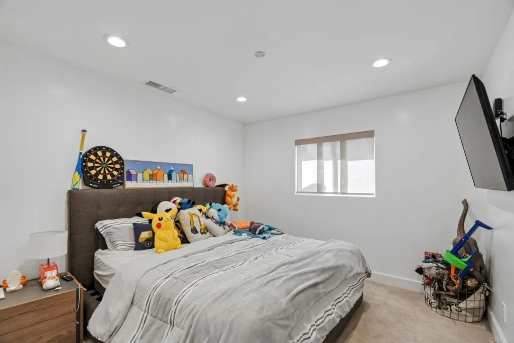 https://cdn.realtyfeed.com/cdn/127/307071391/79a729e2bd0b5ab038c6bba60c980f13.webp