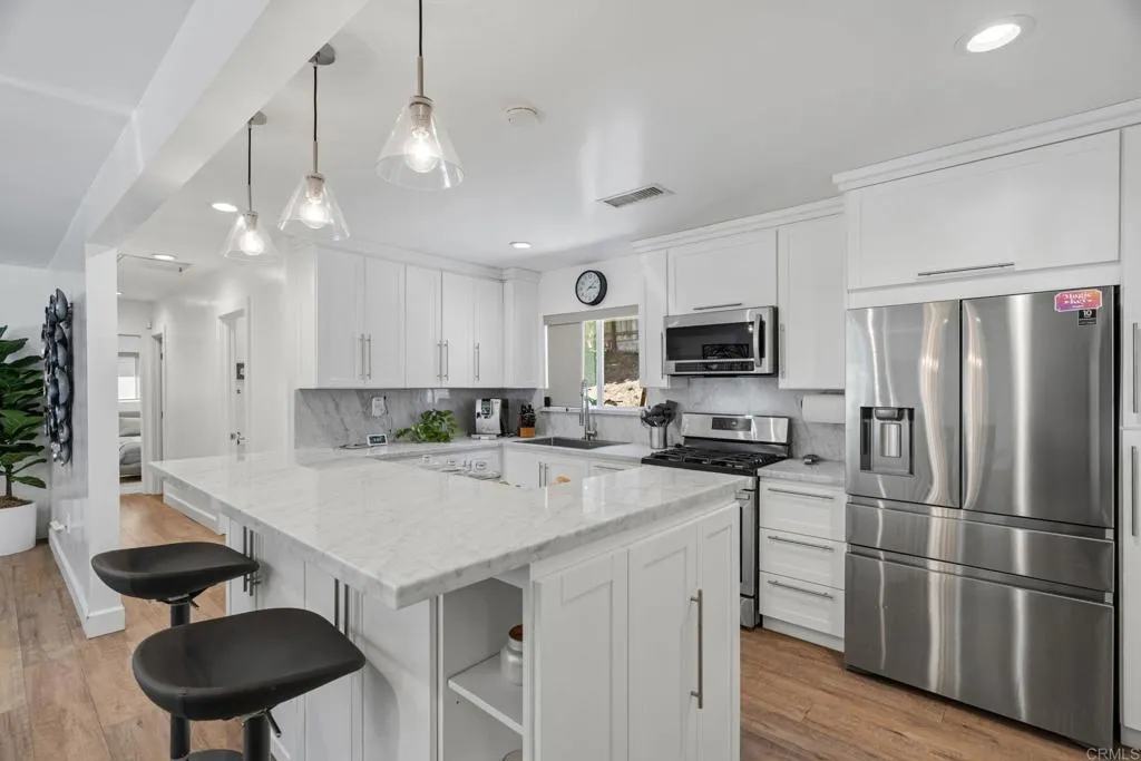 https://cdn.realtyfeed.com/cdn/127/307071391/91c936515d9e478696b2b5d3db58d40d.webp