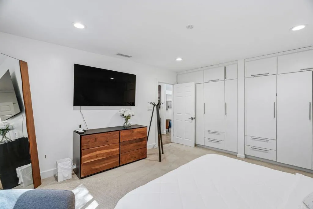 https://cdn.realtyfeed.com/cdn/127/307071391/a1df2b62e28ebb5bdd2f70af9969f48a.webp