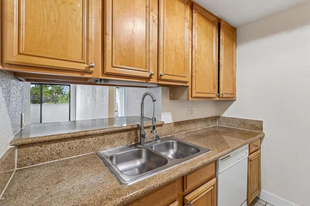 https://cdn.realtyfeed.com/cdn/127/307071542/574d762bf125b724877c83b385040d32.webp