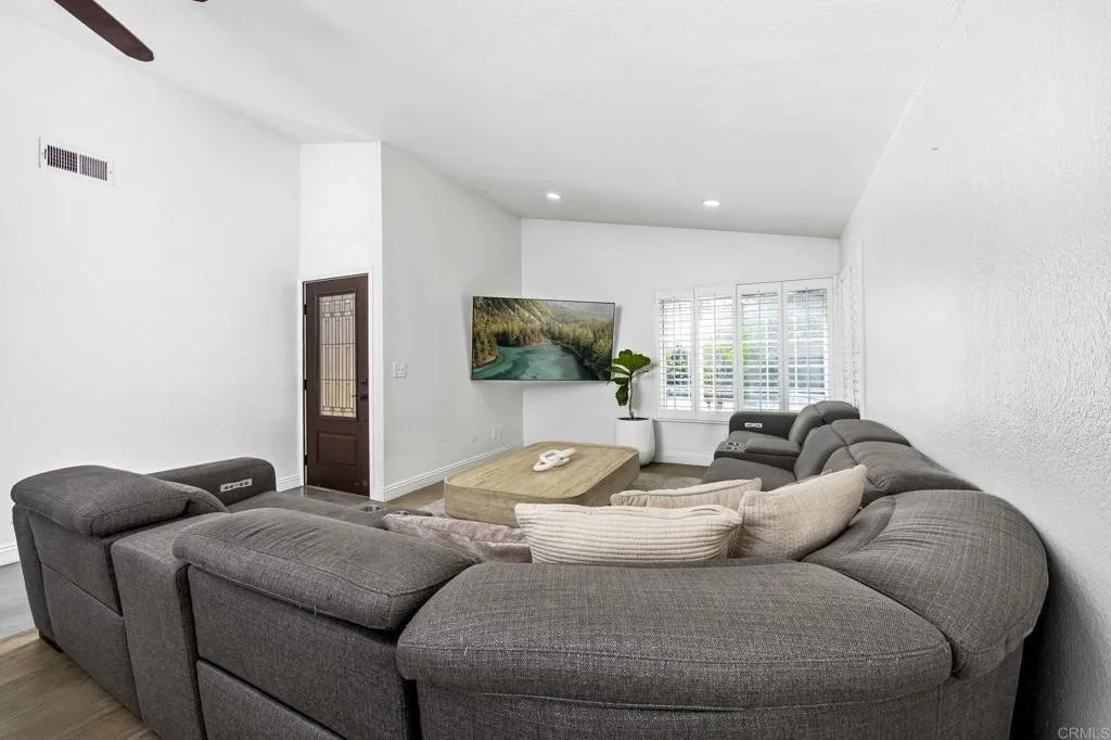 https://cdn.realtyfeed.com/cdn/127/307071555/57ec45969695ff0e7b0bc6669744318b.webp