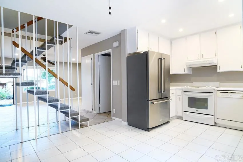 https://cdn.realtyfeed.com/cdn/127/307071593/c77ceb00be5e2d49d34e77e6ac215cf3.webp