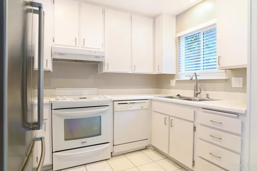 https://cdn.realtyfeed.com/cdn/127/307071593/cc8d9e970544ea515f3939b679a984da.webp