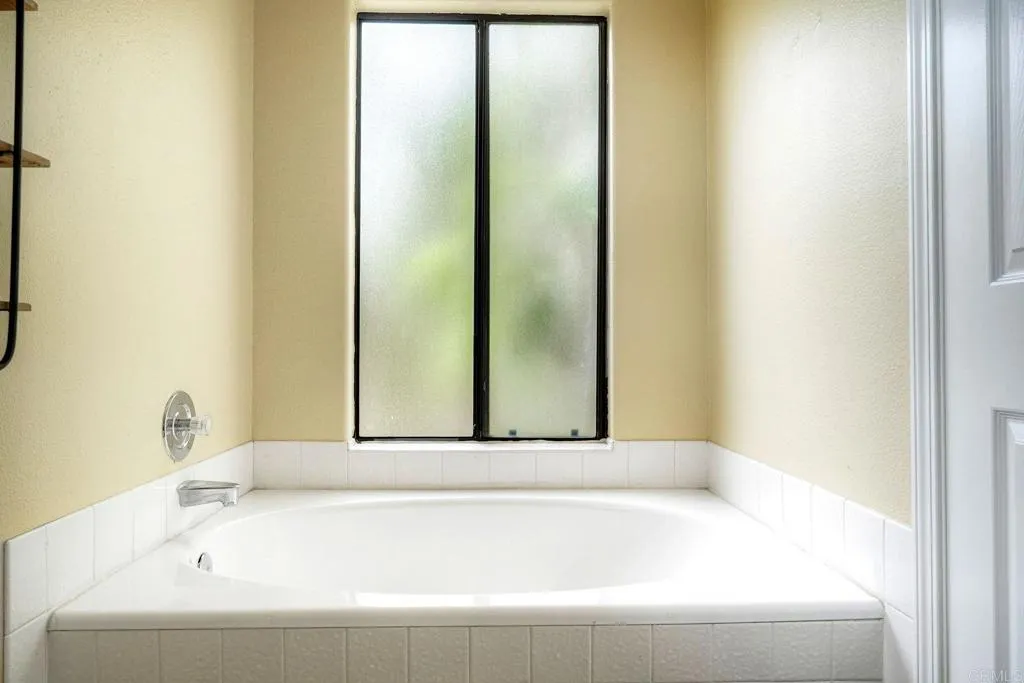 https://cdn.realtyfeed.com/cdn/127/307071610/3d7092831d340667e5c0b1babf87b28a.webp
