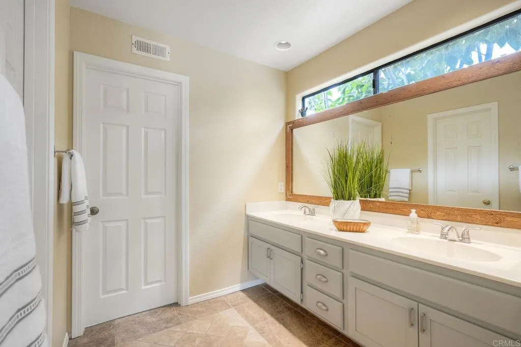 https://cdn.realtyfeed.com/cdn/127/307071610/5dedab1d542d9f777c264aae348cb7b7.webp