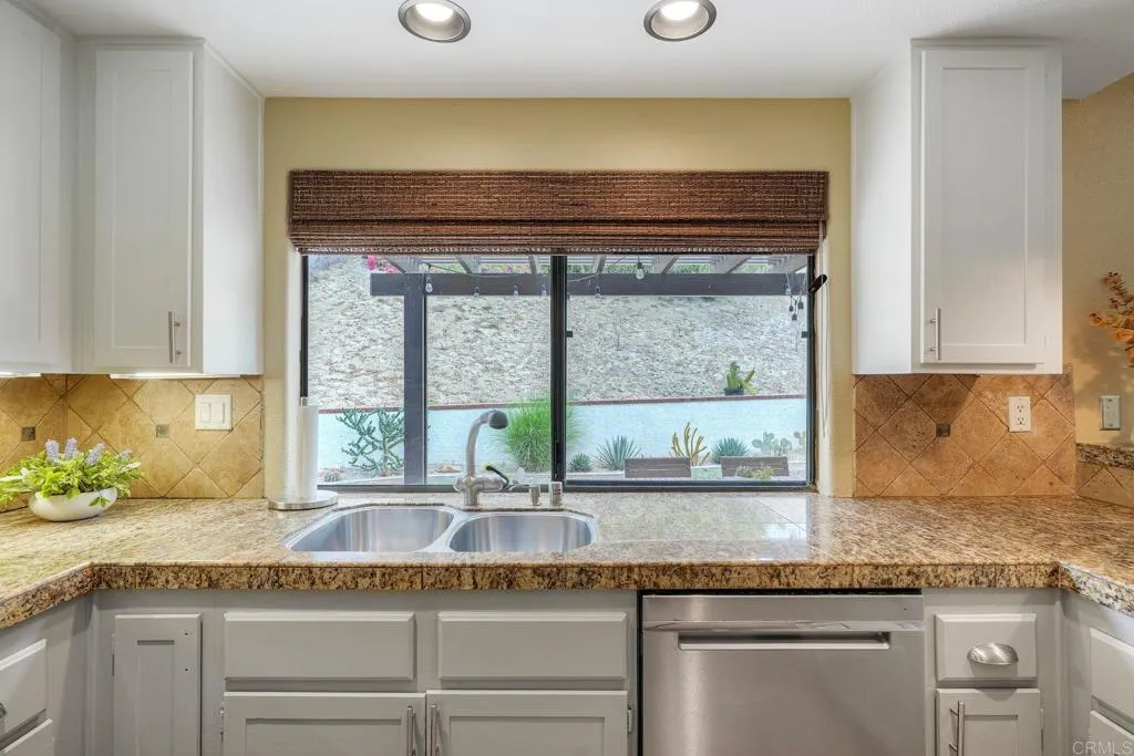 https://cdn.realtyfeed.com/cdn/127/307071610/94b5c7821db6162643bd4d77f3b82deb.webp