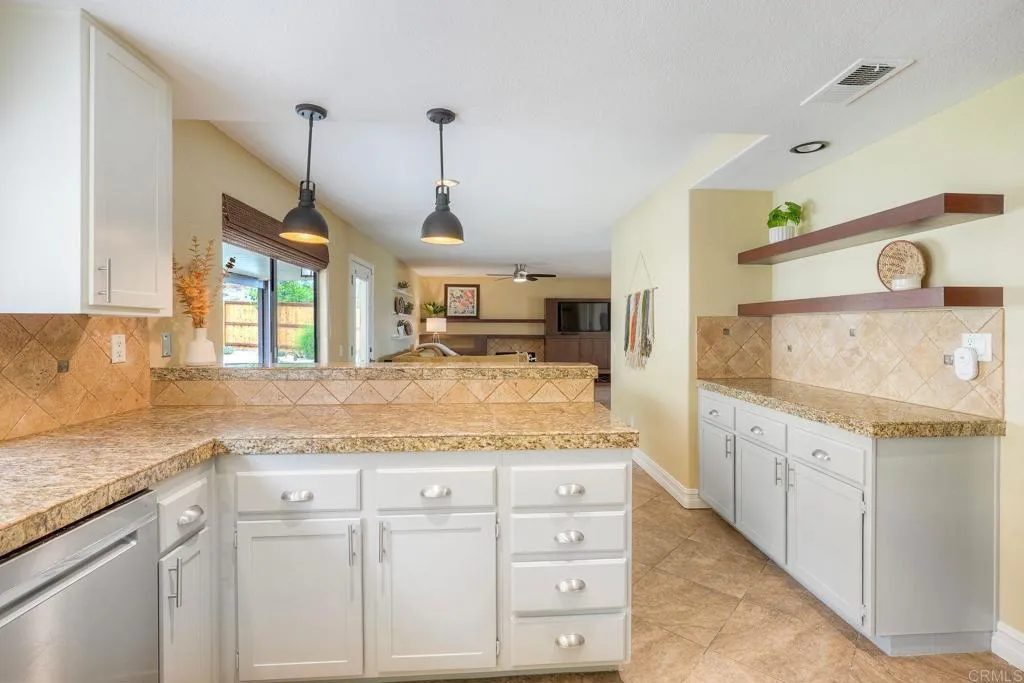 https://cdn.realtyfeed.com/cdn/127/307071610/fa785f0d67ea80023f167ee088541499.webp