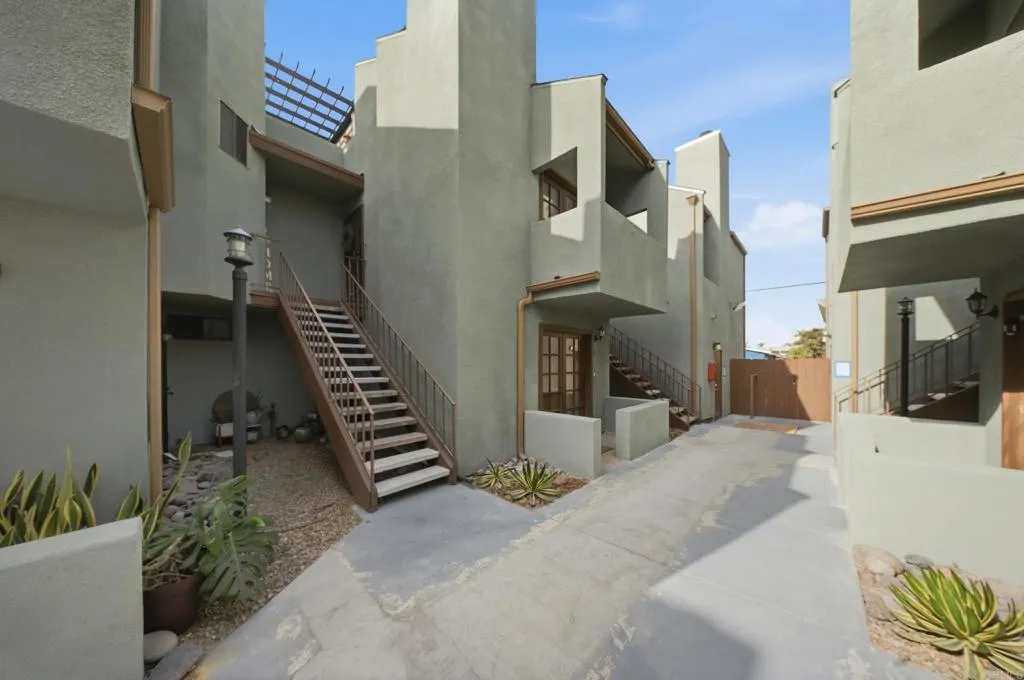 https://cdn.realtyfeed.com/cdn/127/307071803/33fb719a70ad4b06897e748b7944b450.webp