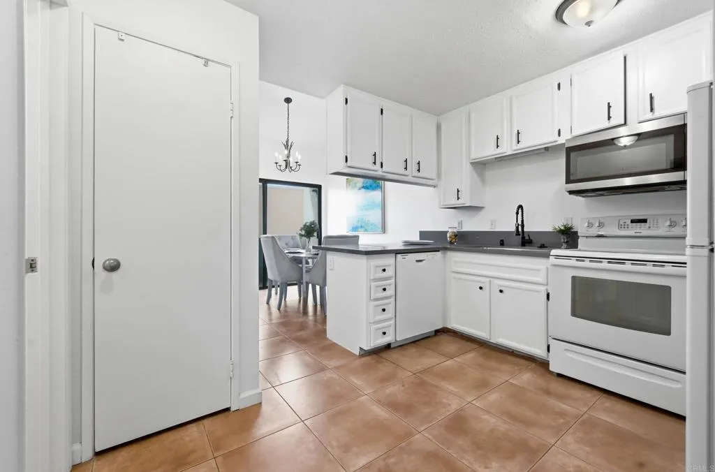 https://cdn.realtyfeed.com/cdn/127/307071803/8af3abbca33d3bf8fa201be1b054907d.webp