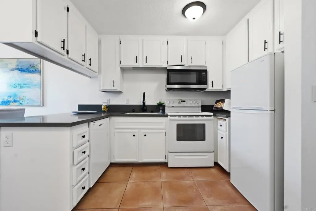 https://cdn.realtyfeed.com/cdn/127/307071803/c46b6139ff80038a08b66fb4fca3c072.webp