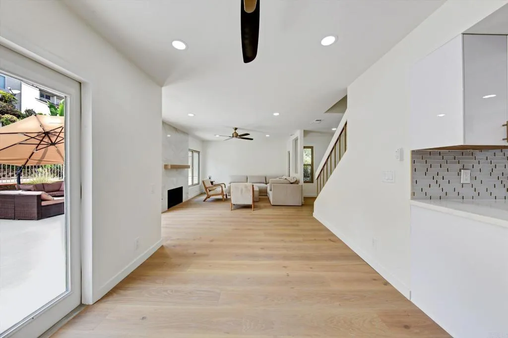https://cdn.realtyfeed.com/cdn/127/307071864/413774fe221eaeb0b8a3f3c67cfc8215.webp