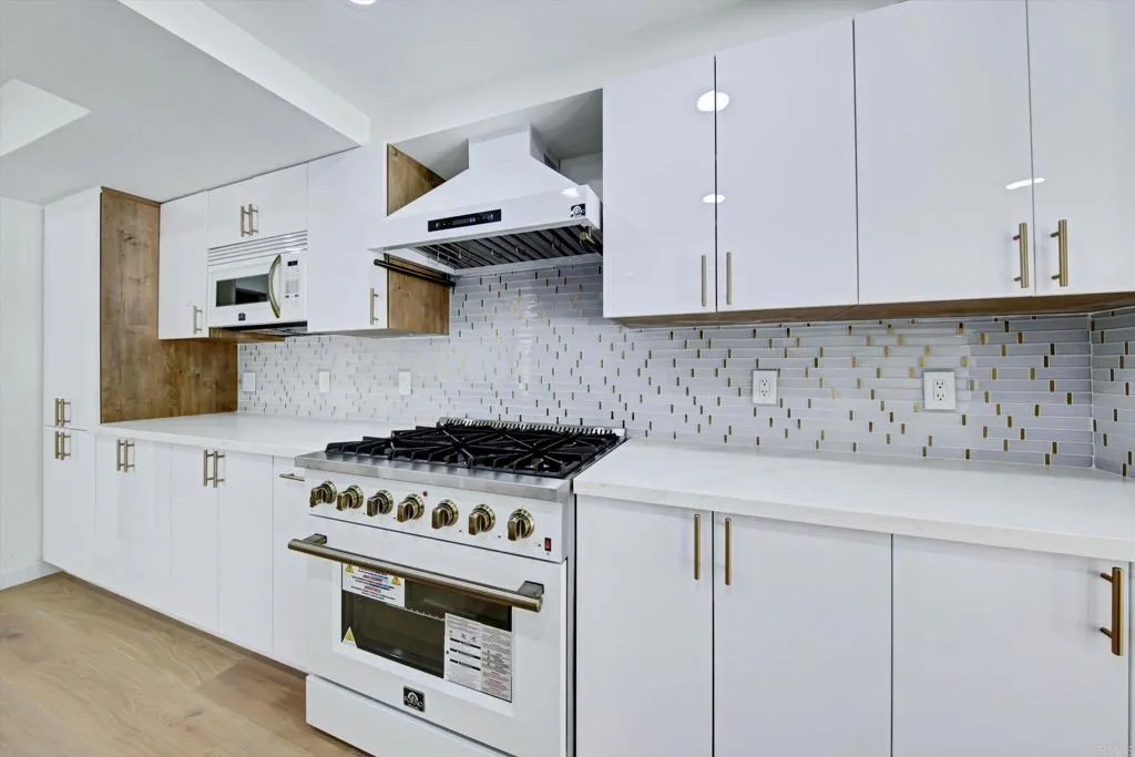 https://cdn.realtyfeed.com/cdn/127/307071864/8962565f1adcf6f3fa647f385aed3bf2.webp