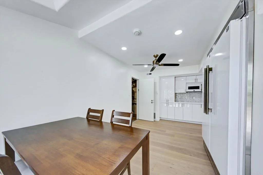 https://cdn.realtyfeed.com/cdn/127/307071864/997dd0f70af6ea857a75bc15ca4dcd37.webp