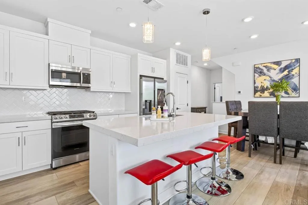 https://cdn.realtyfeed.com/cdn/127/307071885/7b961d0655926e17a12c5fe337d65411.webp