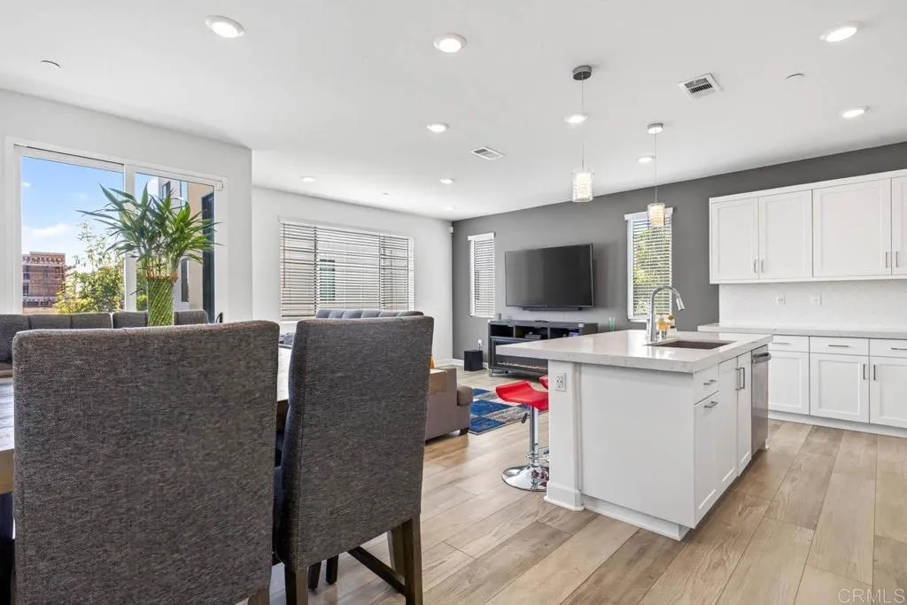 https://cdn.realtyfeed.com/cdn/127/307071885/88853089dc0ae72a22352f8c128ef183.webp