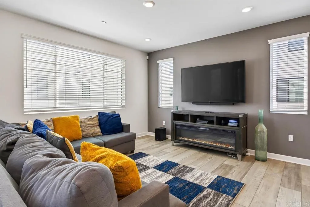 https://cdn.realtyfeed.com/cdn/127/307071885/ae58248c8b404557b342d9430bc5b65b.webp